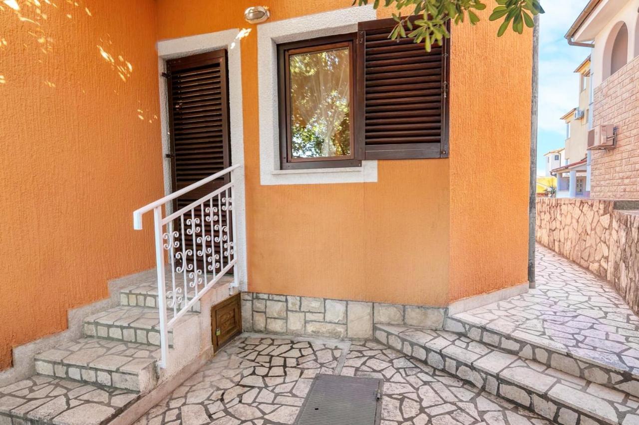 Orhideja Apartment With Private Backyard Premantura Bagian luar foto